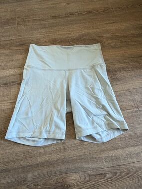 Aritzia Women's Bike Shorts light grey